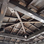 八尾市で古民家の屋根の補強修理を行いました。