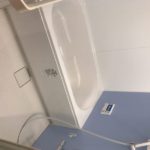 大阪市で台所リモコン付きのガス風呂給湯器の交換並びに宅配ボックスの取付を行いました。