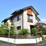 東大阪市で屋根の塗り替えと玄関前アプローチのリフォームを行いました。