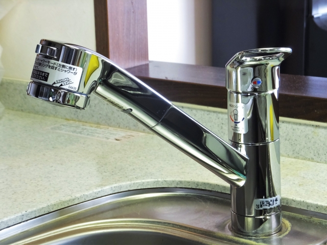”キッチン　シャワー式水栓”