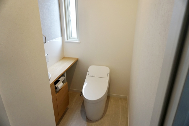 ”タンクレストイレ”