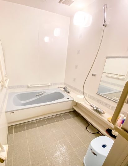 ”手すり付き浴室”