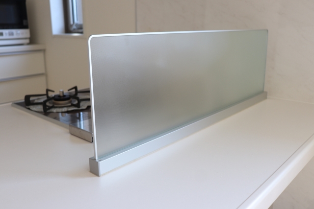 ”ビルトインガスコンロと油はねガード”